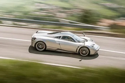 Pagani huayra божественне безумство - top gear (f1) Pagani huayra божественне безумство - top gear