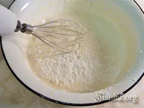 Пишний яблучний пиріг - кулінарні покрокові рецепти з фото