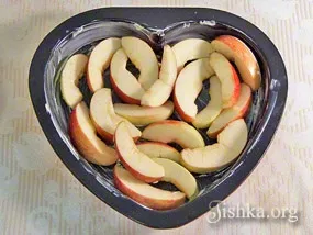 Пишний яблучний пиріг - кулінарні покрокові рецепти з фото