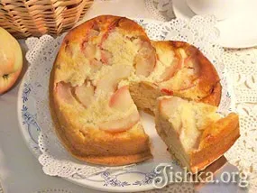 Пишний яблучний пиріг - кулінарні покрокові рецепти з фото