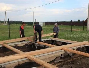 Перший вінець фундаменти різного виду і укладання матеріалу (матеріалу) Перший вінець фундаменти різного виду і укладання матеріалу