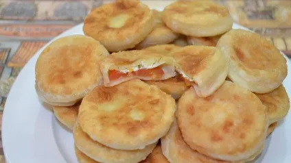 Пиріжки-бомбочки з помідорами і сиром рецепт сирні булочки з дріжджового тіста, пиріжки з (рецепт) Пиріжки-бомбочки з помідорами і сиром рецепт сирні булочки з дріжджового тіста, пиріжки з