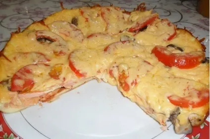 Піца з помідорами і огірками (овочева піца помідорами) Піца з помідорами і огірками