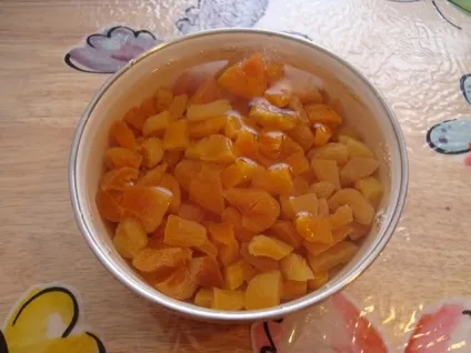 Пиріг з курагою 1