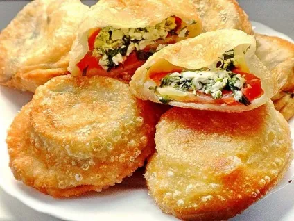 Пиріжки-бомбочки з помідорами і сиром рецепт сирні булочки з дріжджового тіста, пиріжки з (пиріжки-бомбочки) Пиріжки-бомбочки з помідорами і сиром рецепт сирні булочки з дріжджового тіста, пиріжки з