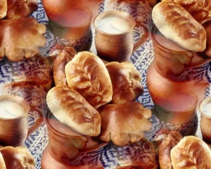 Піца з помідорами і огірками (овочева піца помідорами огірками) Піца з помідорами і огірками