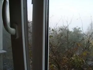 Чому пластикові вікна потіють зсередини що робити і як усунути причини конденсату - легка справа (потіють) Чому пластикові вікна потіють зсередини що робити і як усунути причини конденсату - легка справа