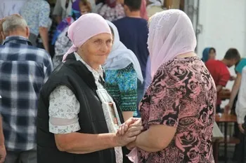 Чому в світі так мало любові (чому) Чому в світі так мало любові