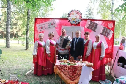 Доводиться бути теслею, психологом, слюсарем, рятувальником ... (великим населеним пунктом) Доводиться бути теслею, психологом, слюсарем, рятувальником ...