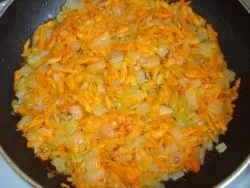 Рецепт курки, нарізаною шматочками і тушкованою в овочевому соусі