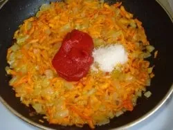 Рецепт курки, нарізаною шматочками і тушкованою в овочевому соусі