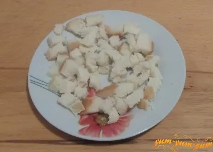 Рецепт салату з шинкою, ковбасою, помідорами, сиром і сухариками (салату) Рецепт салату з шинкою, ковбасою, помідорами, сиром і сухариками