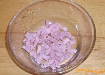 Рецепт салату з шинкою, ковбасою, помідорами, сиром і сухариками (сиром) Рецепт салату з шинкою, ковбасою, помідорами, сиром і сухариками