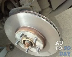 Проточка гальмівних дисків автомобіля без зняття своїми руками вивчаємо всю суть процесу (проточка гальмівних дисків) Проточка гальмівних дисків автомобіля без зняття своїми руками вивчаємо всю суть процесу