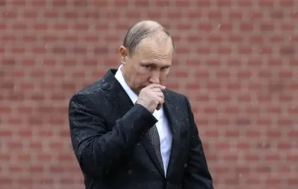 Промоклий путин відмовився від парасольки президент України викликав шквал інтересу в соцмережах (ветеранських) Промоклий путин відмовився від парасольки президент України викликав шквал інтересу в соцмережах