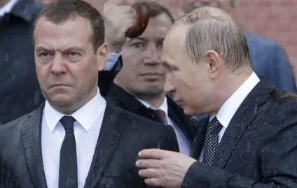 Промоклий путин відмовився від парасольки президент України викликав шквал інтересу в соцмережах (валентина) Промоклий путин відмовився від парасольки президент України викликав шквал інтересу в соцмережах