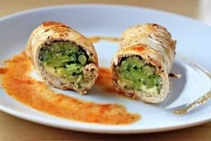 Рулет з курячої грудки з грибами, з сиром, з чорносливом (рулети з курячої грудки з начинкою) Рулет з курячої грудки з грибами, з сиром, з чорносливом