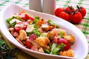 Салат з бринзою помідорами, огірками та оливками (рецепт приготування) (бринзою) Салат з бринзою помідорами, огірками та оливками (рецепт приготування)