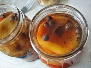 Салатний перець консервований