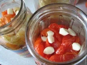 Салатний перець консервований