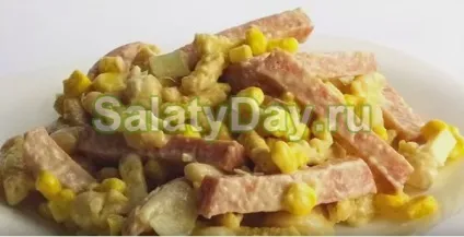 Салат з сухариками і копченої ковбасою - блюдо на швидку руку рецепт з фото і відео (ковбасою) Салат з сухариками і копченої ковбасою - блюдо на швидку руку рецепт з фото і відео