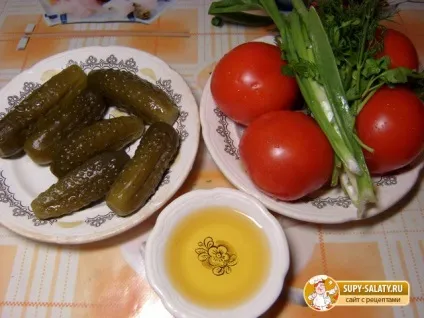 Салат з помідорами і солоними огірками (огірками) Салат з помідорами і солоними огірками