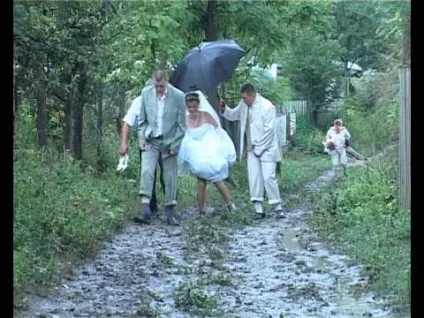 Випадок на весіллі (наречену шкода) на