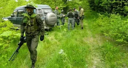 Страйкболістов і поліцейський як спілкуватися з органами влади (їдете гру камуфляжі) Страйкболістов і поліцейський як спілкуватися з органами влади