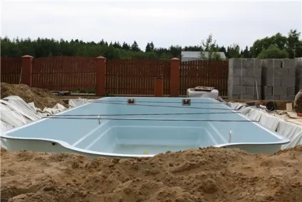 Будівництво басейнів на дачі