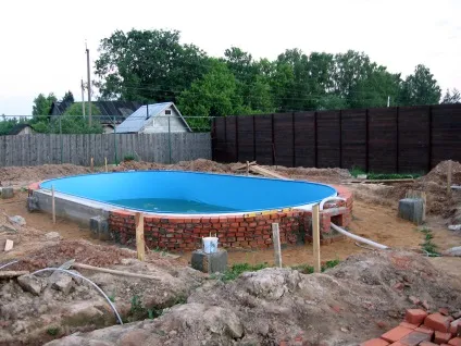 Будівництво басейнів на дачі
