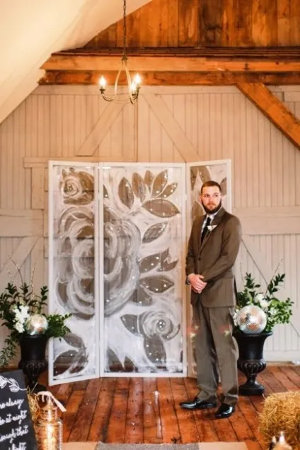 Писана ширма - ефектний елемент весільного декору
