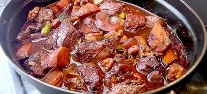 Тушкована яловичина - рецепти з овочами, картоплею, грибами і солоними огірками (тушкована) Тушкована яловичина - рецепти з овочами, картоплею, грибами і солоними огірками