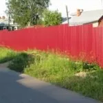 Встановлення огорожі з профнастилу на нерівному ділянці, фото і відео уроки (установка) Встановлення огорожі з профнастилу на нерівному ділянці, фото і відео уроки