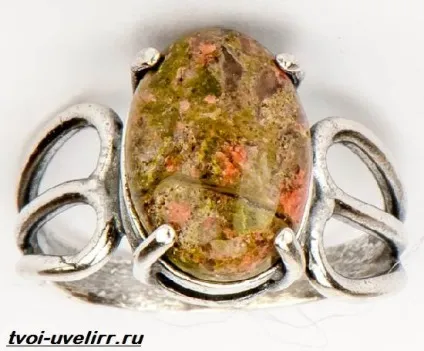 Уникати камінь