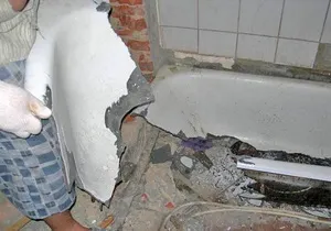 Утилізація старих чавунних ванн безкоштовна допомога по демонтажу, виносу і вивозу виробів з квартири (утилізація) Утилізація старих чавунних ванн безкоштовна допомога по демонтажу, виносу і вивозу виробів з квартири