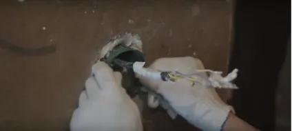 Відео установка монтажної коробки під розетку своїми руками (монтажних коробок є) Відео установка монтажної коробки під розетку своїми руками