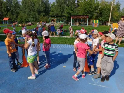 Веселі старти для дітей на вулиці влітку в дитячому садку (старти) Веселі старти для дітей на вулиці влітку в дитячому садку