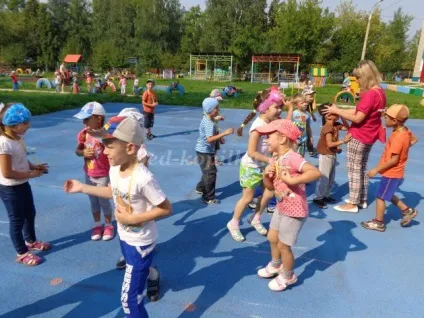 Веселі старти для дітей на вулиці влітку в дитячому садку (старти) Веселі старти для дітей на вулиці влітку в дитячому садку