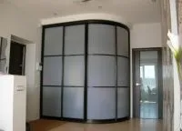 Вбудований кутовий шафа-купе