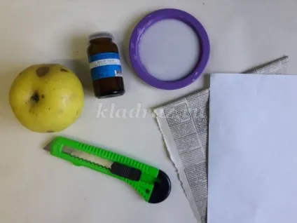 Яблуко в техніці пап'є-маше