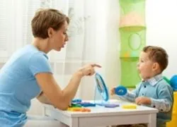 Дитина говорить в ніс