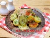 Запечена курка з картоплею в мультиварці стегенця, ніжки, стегна (ніжки) Запечена курка з картоплею в мультиварці стегенця, ніжки, стегна