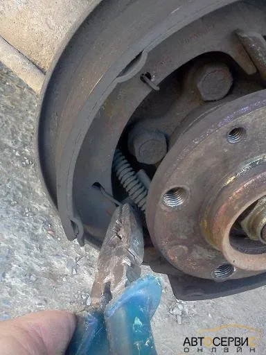 Заміна задніх гальмівних колодок на ваз 2108, 2109, 21099 і ваз 2113, 2114, 2115, ремонт авто (задніх) Заміна задніх гальмівних колодок на ваз 2108, 2109, 21099 і ваз 2113, 2114, 2115, ремонт авто