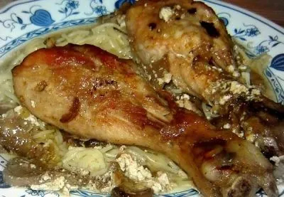 Запечена курка з картоплею в мультиварці стегенця, ніжки, стегна (картоплею) Запечена курка з картоплею в мультиварці стегенця, ніжки, стегна