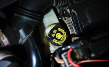 Заміна гальмівної рідини на renault megane 2, my machines (renault) Заміна гальмівної рідини на renault megane 2, my machines