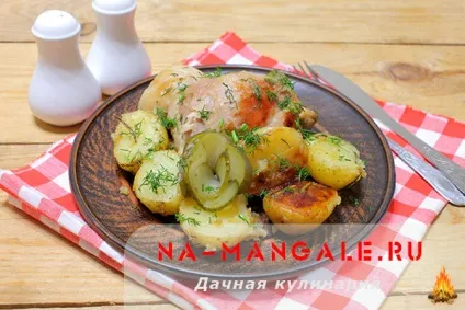 Запечена курка з картоплею в мультиварці стегенця, ніжки, стегна (картоплею) Запечена курка з картоплею в мультиварці стегенця, ніжки, стегна