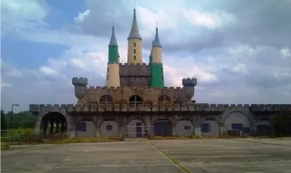 16 Моторошних фотографій покинутих парків розваг (17 фото) (Форт-Мілл Південна Кароліна) 16 Моторошних фотографій покинутих парків розваг (17 фото)