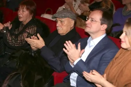 Андрій Кончаловський показав, що таке «рай» репортаж з прем'єри гучного фільму (стрічка новин) Андрій Кончаловський показав, що таке «рай» репортаж з прем'єри гучного фільму