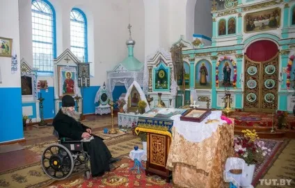 Батюшка і каміння