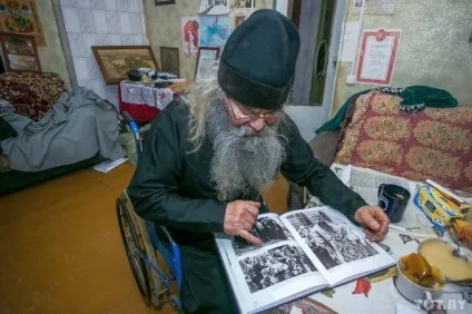 Батюшка і каміння
